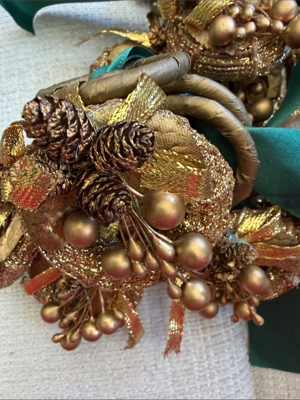 N/A elegant gold